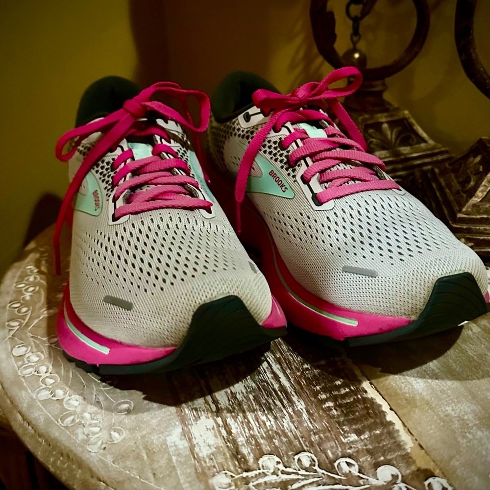 Brooks Women's Athletic Shoes - Gray and Pink